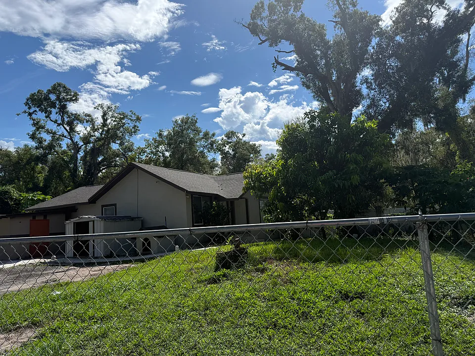 6301 Palm River Rd