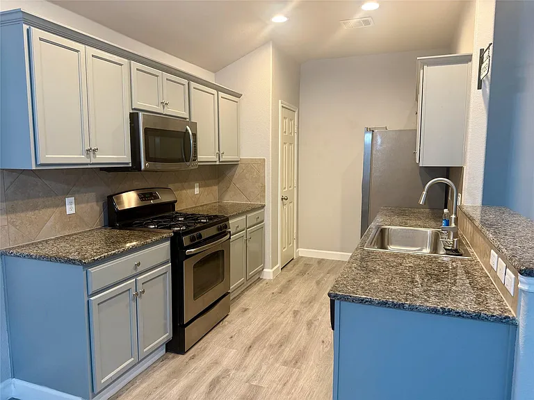 315 Nottingham Loop — Photo 4