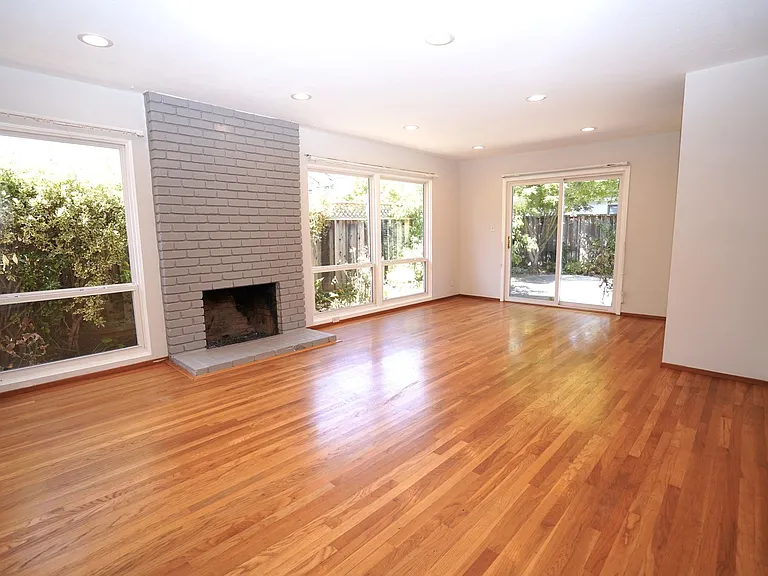 1185 Countess Ct — Photo 2