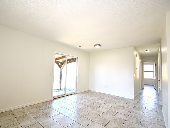 5th image of 12 Brookhaven Ct