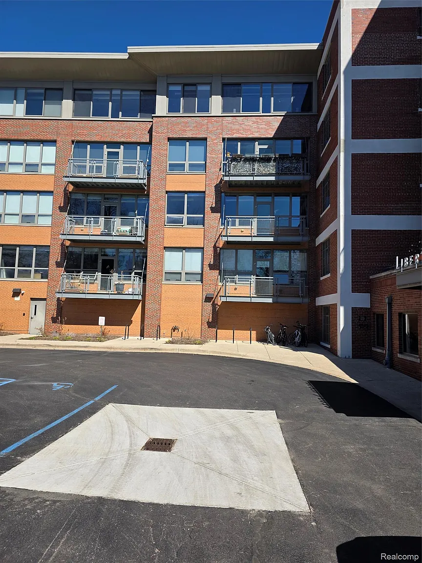 315 2nd St APT 301 photo 1