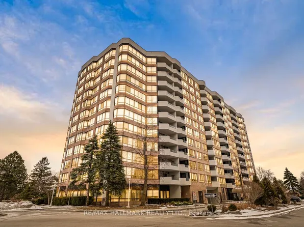 25 Austin Dr #817, Markham, ON L3R 8H4