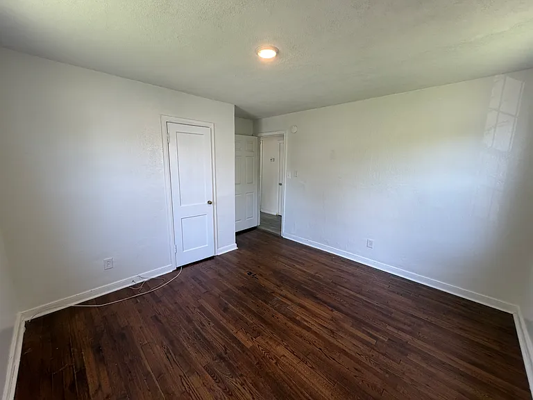 1811 Binford Ln — Photo 7