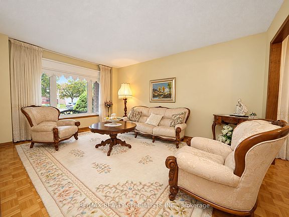5th image of 157 Sunforest Dr