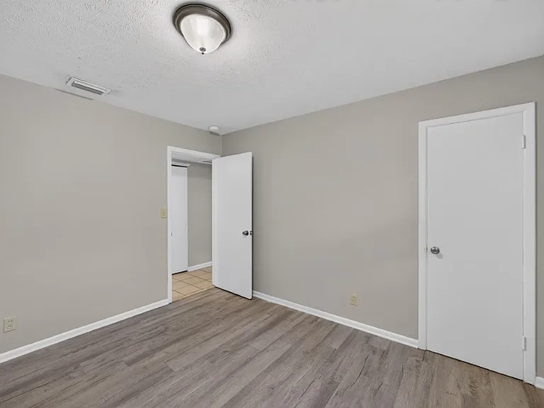 5527 Beney Rd — Photo 22