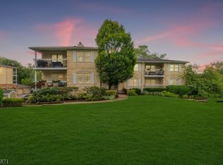 6D Heritage Dr BLDG 6 #D, Chatham Twp., NJ 07928