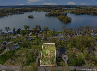 7531 Kovacs Dr, Linden, MI 48451