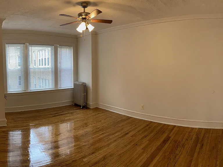 6420 S Kenwood Ave — Photo 2