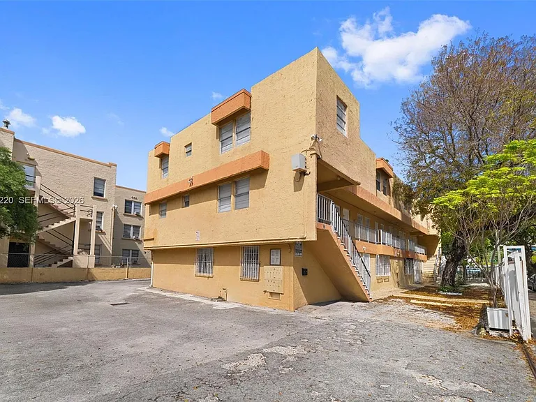 515 SW 3rd St #6 — Photo 17