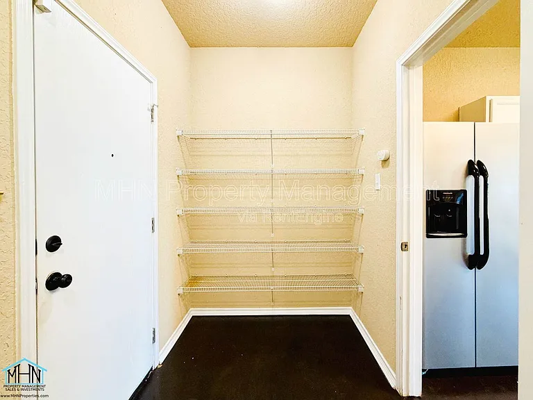 5630 Sendero Spg — Photo 7