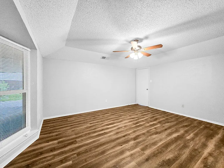 408 Cavender Ct — Photo 11