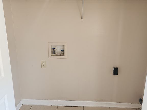 5th image of 3103 Singletary Dr #B2
