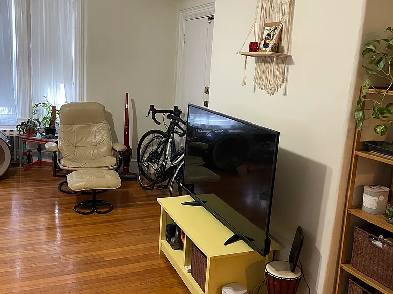 148 Crescent St #B — Photo 7
