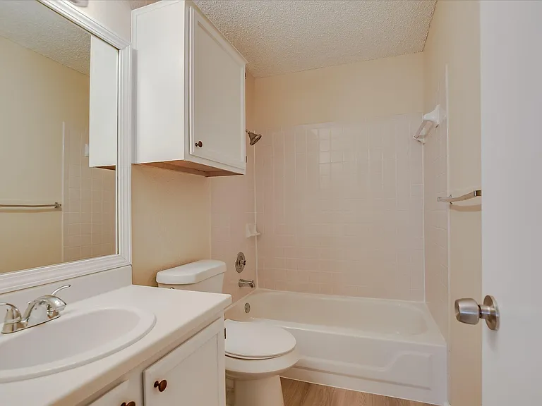13819 Lothian Dr — Photo 14