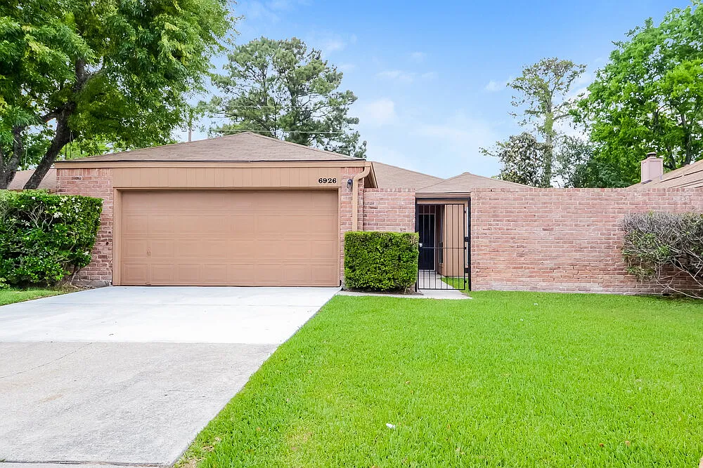 3 bed, 2.0 bath, 1606 sqft, $1,865 — Photo 1