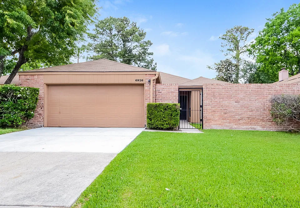 6926 Bullinger Dr