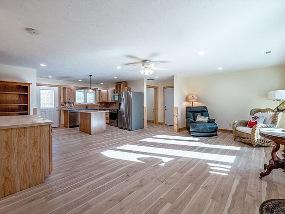 4th image of 124 Glen Ave