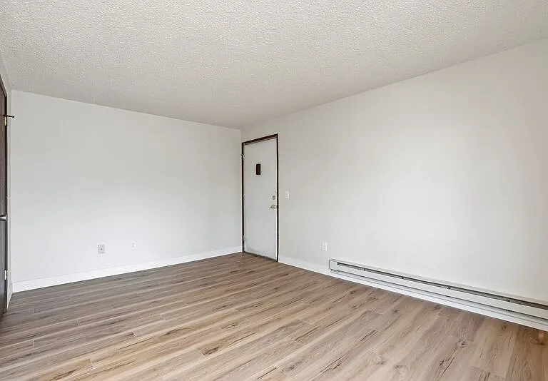 411 E Sinto Ave #201 — Photo 5