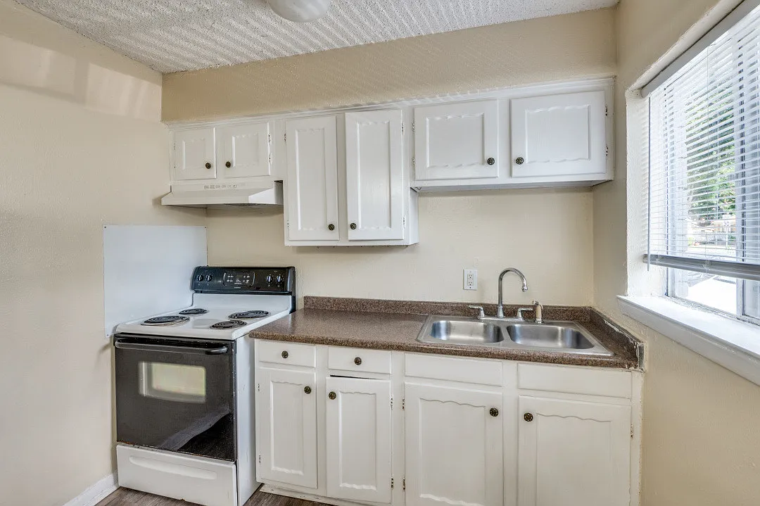 512 S Delaware St — Photo 2