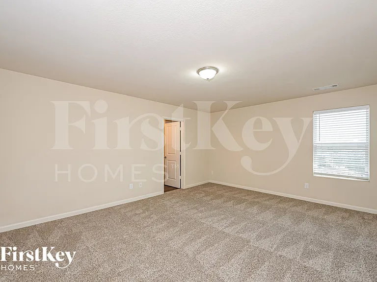 323 Darling Ln — Photo 11