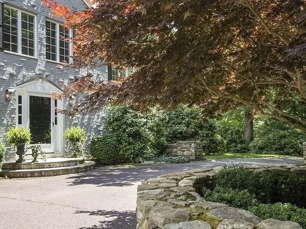 33 Essex St, South Hamilton, MA 01982