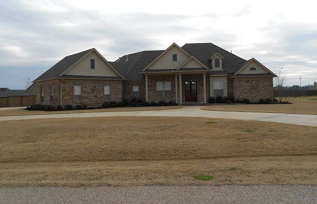 1st image of 707 N River Bend Cv