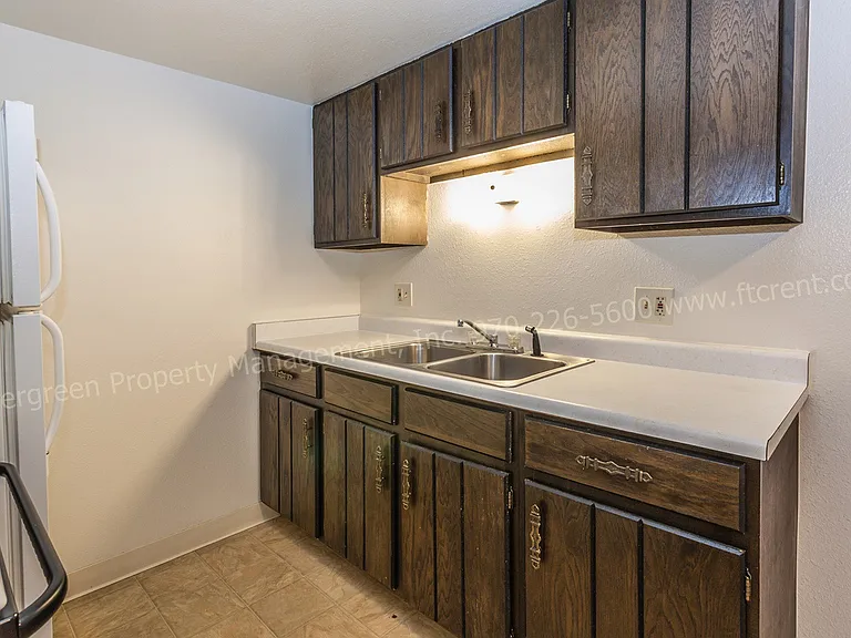 1314 E 16th St — Photo 24