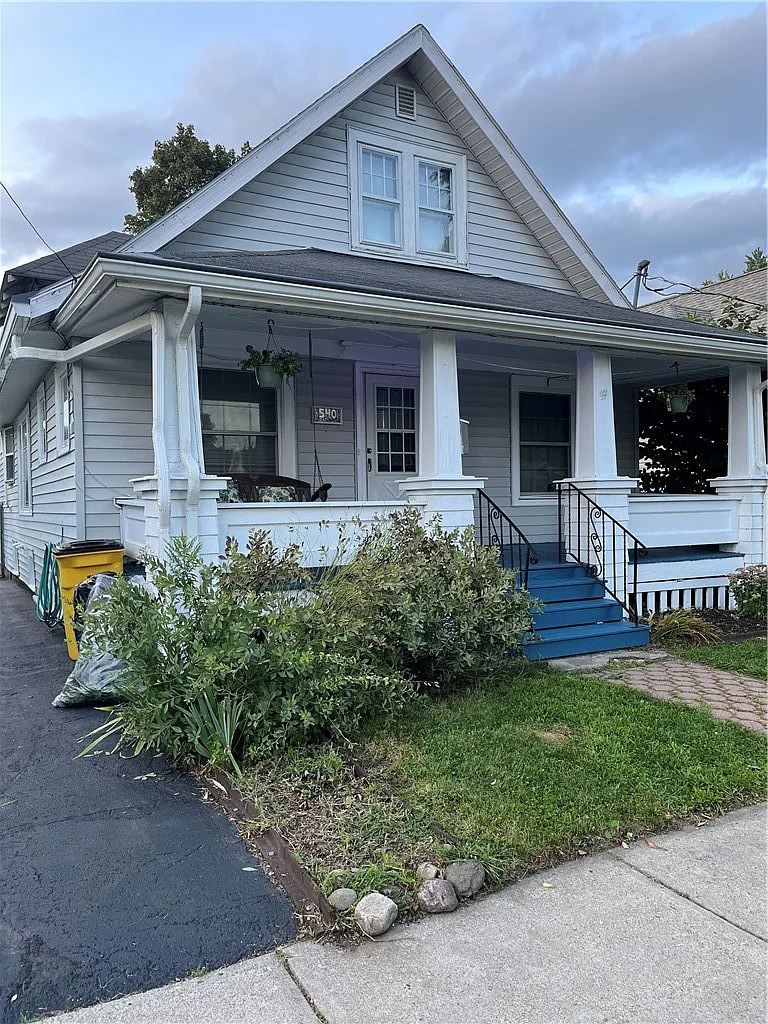 2 bed, 1.0 bath, 1248 sqft, $1,585 — Photo 2