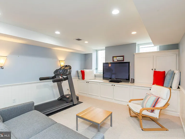 101 Woods Ln — Photo 33
