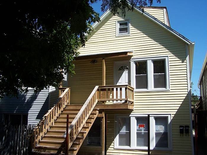 4 unit building