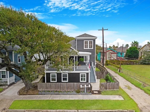 910 9th St, Galveston, TX 77550