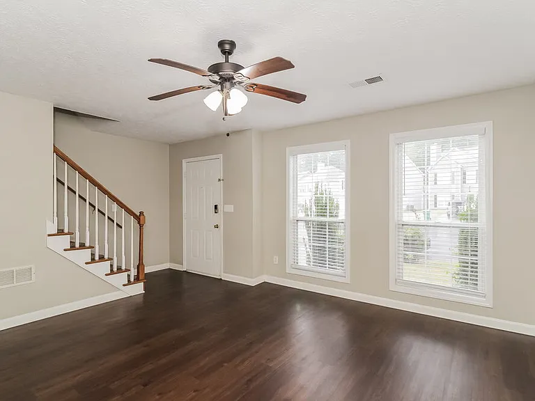 2320 Kissing Tree Ln SE — Photo 5