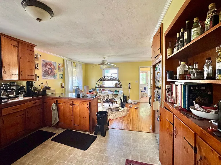 410 S Greensboro St — Photo 8