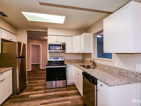 2nd image of 3904 Woodglade Cv