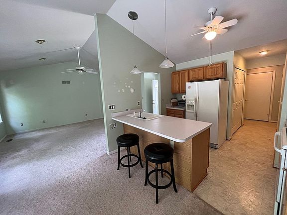 5th image of 374 Mansfield Dr