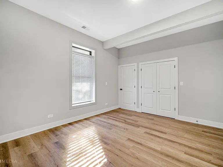 2735 W Polk St — Photo 12