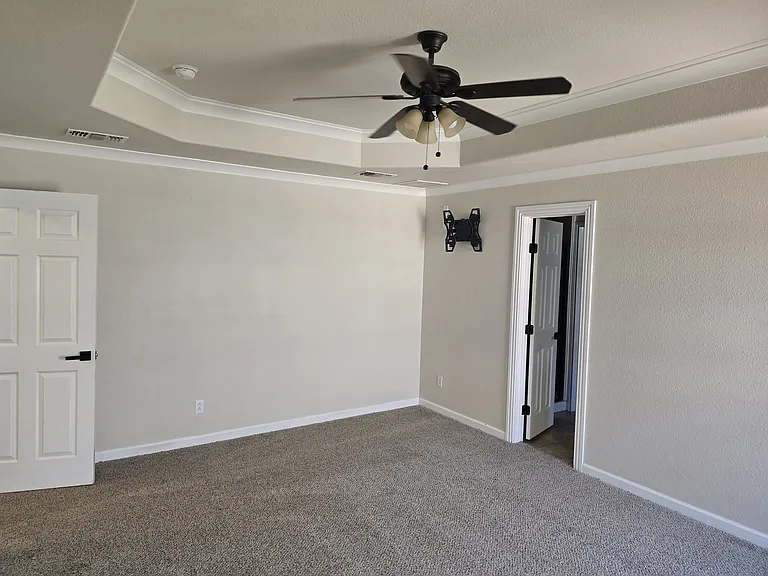 5906 Valencia Ave — Photo 12