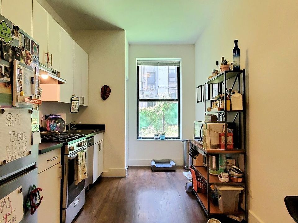 2nd image of 216 E 89th St APT 1w