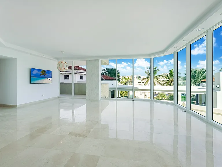 300 S Pointe Dr #405 — Photo 5