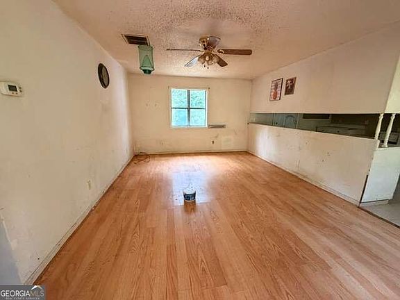 3rd image of 73 Amanda Ln SW