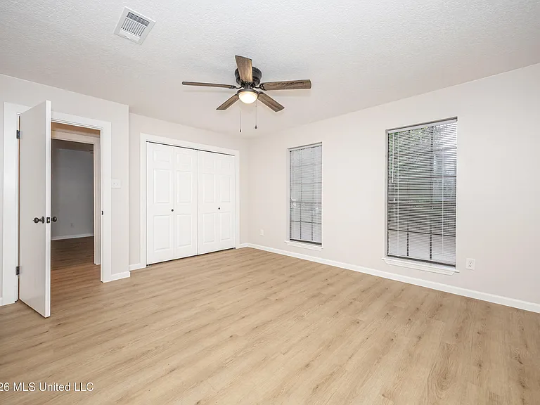 106 Booth Cir — Photo 32