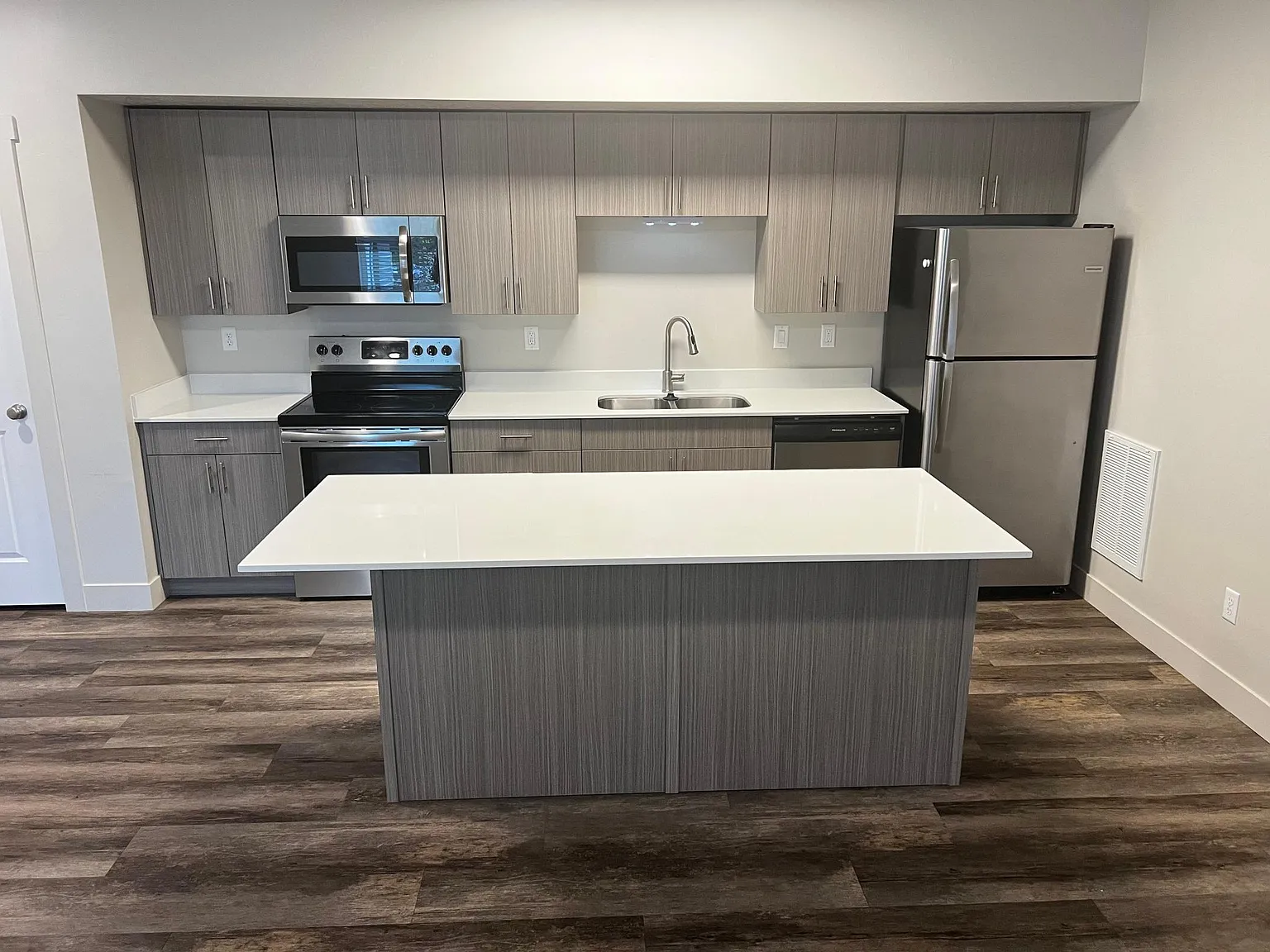 2 bed, 1080 sqft, $1,545 — Photo 2