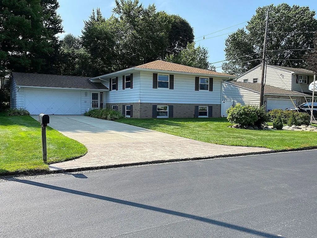 707 Aline Dr photo 1