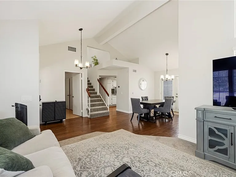 1505 Canterbury Cir — Photo 8
