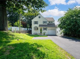 81 Overlook Dr, Valhalla, NY 10595