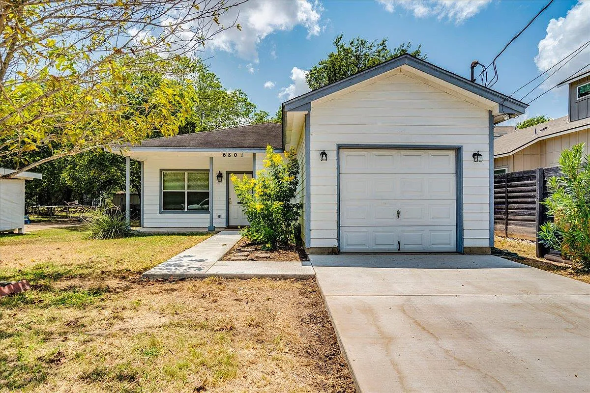 3 bed, 2.0 bath, 1301 sqft, $2,295 — Photo 1