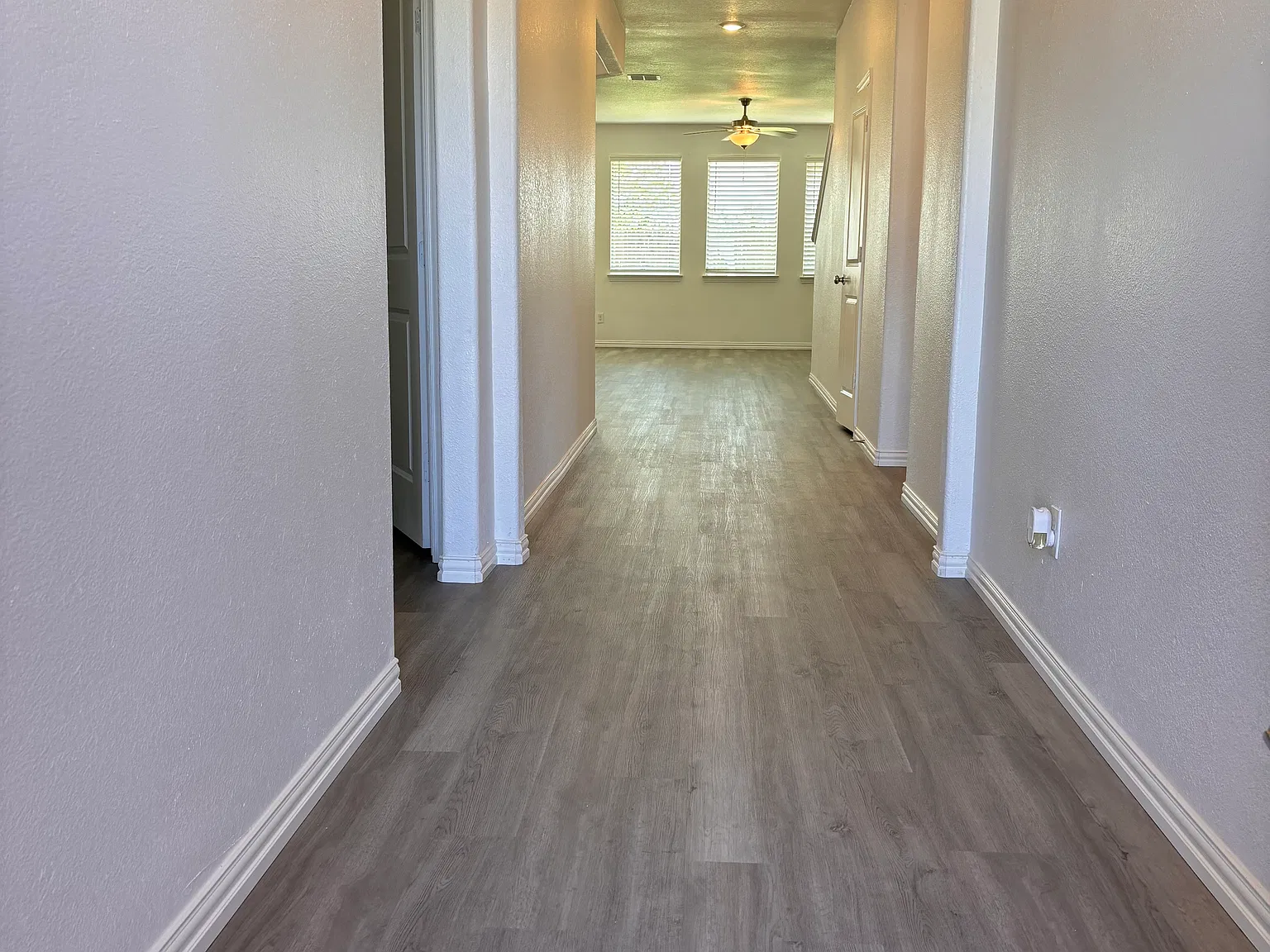 4 bed, 2.5 bath, 2351 sqft, $2,400 — Photo 2