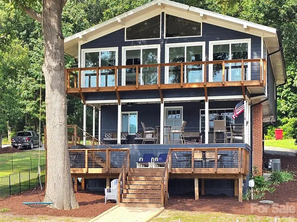 634 Pinehaven Dr #Penthouse 74, New London, NC 28127