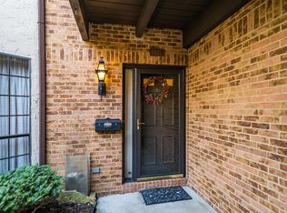 1221 Fountaine Dr, Upper Arlington, OH 43221