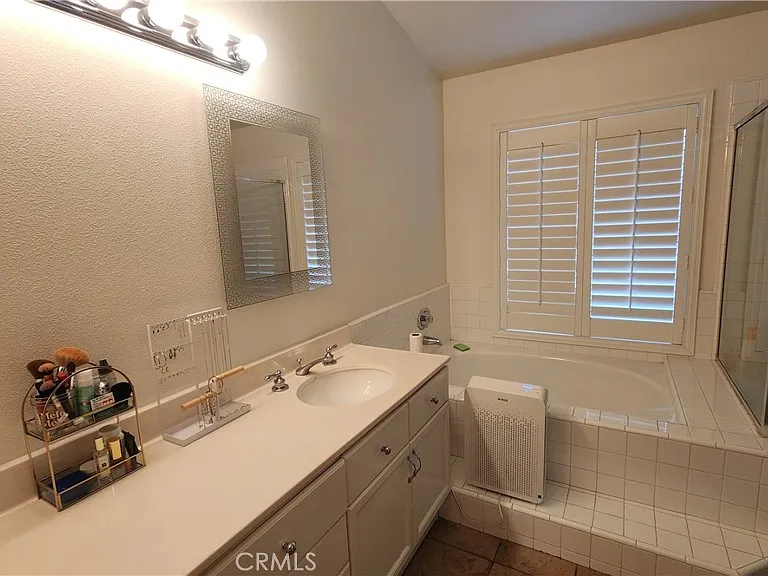 580 N Pageant Dr — Photo 24